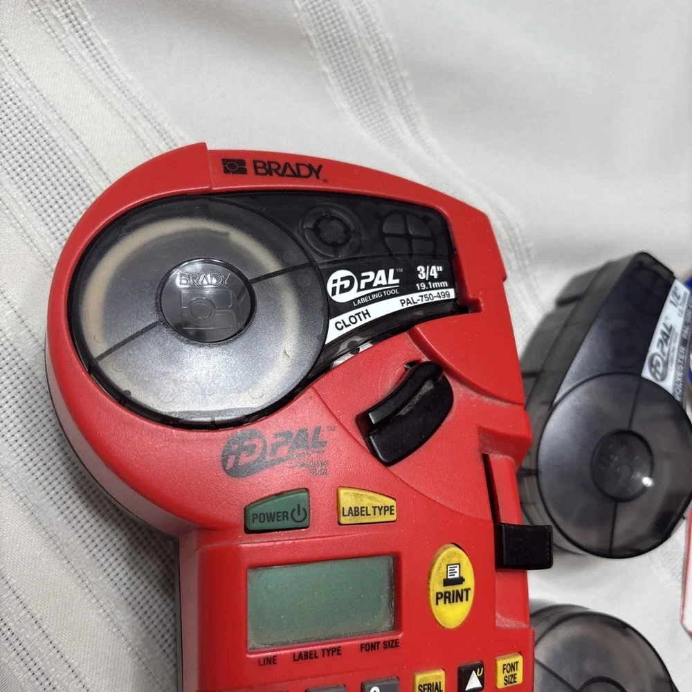 Brady ID Pal-750-499 Label Maker/ Bundle For Parts‎ Will Power On W/cartridges